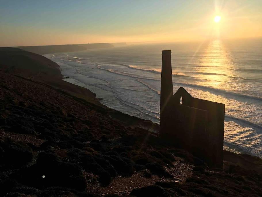 St Agnes Perfect Location, Hot Tub, Sea Views, Gym Daire Dış mekan fotoğraf